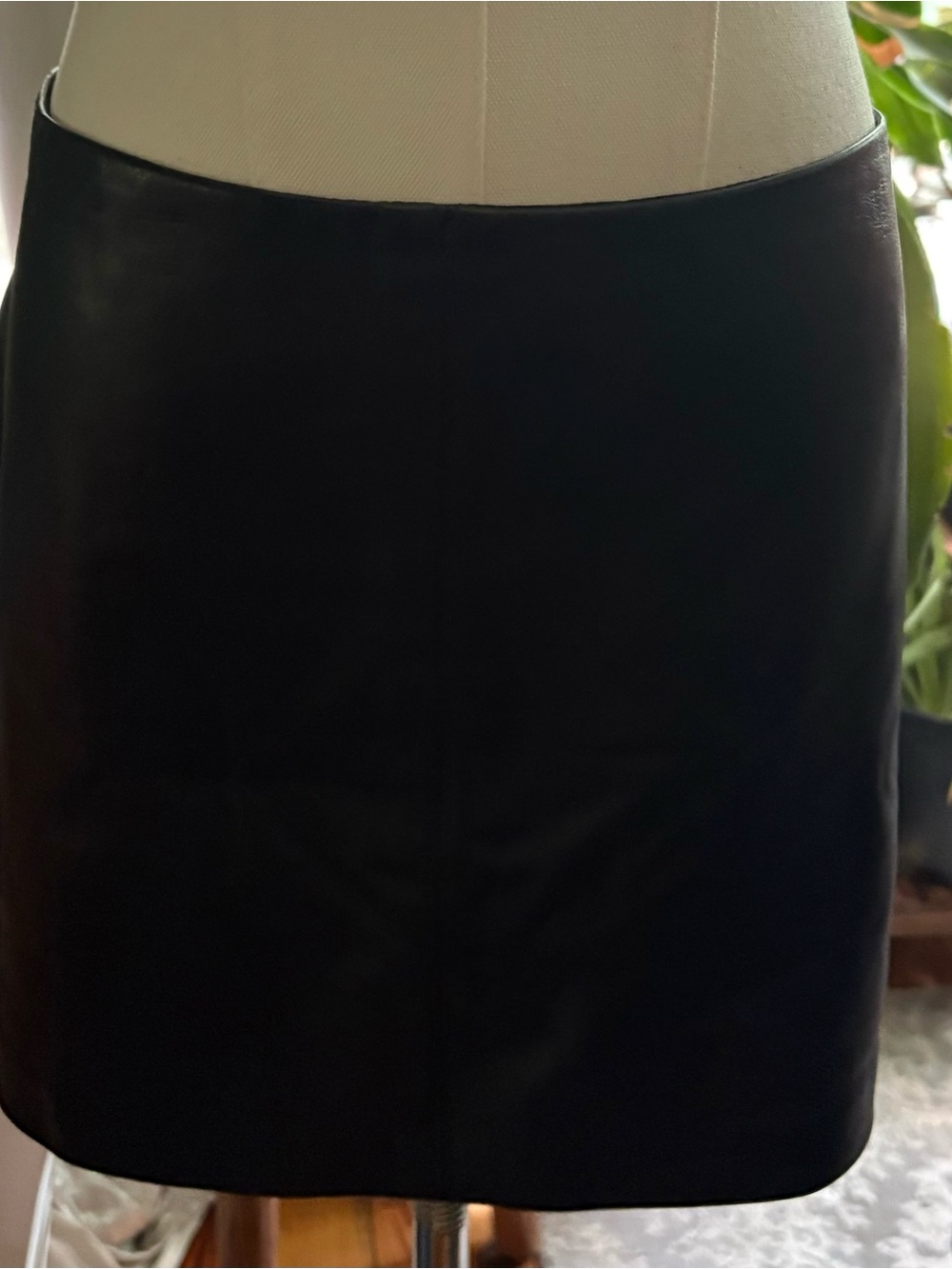 Laundry by Shelli Segal Vintage Black Leather Mini Skirt (Size 4)